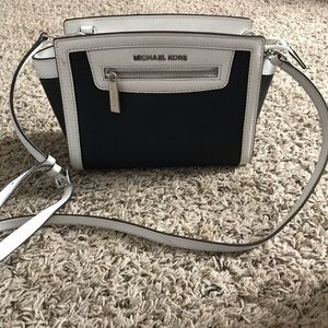 Michael Kors Medium Selma Messenger Bag Crossbody